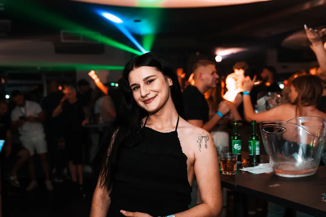 Atmosfera uz šank i klupska svjetla